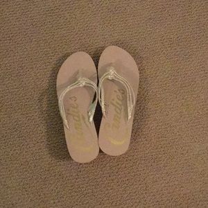 NWOT Candies nude and gold glitter flip flop